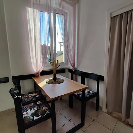 Riva 2 Apartman Komiza